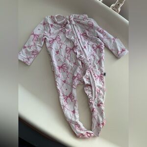 Bums & Roses Premie Pink Bow Patterned One Piece Baby Girl Zipper Footie Pajamas
